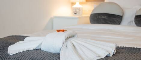 1 slaapkamer, een strijkplank/strijkijzer, gratis wifi, beddengoed