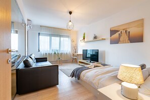 1 bedroom, iron/ironing board, free WiFi, bed sheets - Luxury Cozy Studio near Lujerului Subway station (București)
