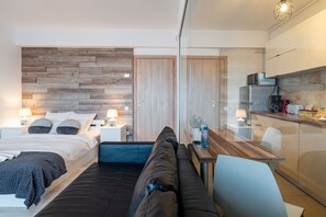 1 bedroom, iron/ironing board, free WiFi, bed sheets - Luxury Cozy Studio near Lujerului Subway station (București)