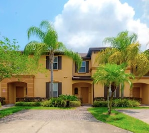 Exterior - Where Memories Flourish Luxurious 4Bed/3Bath townhouse 8 mins to Disney! (Davenport)