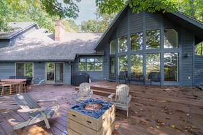 Outdoor dining - Exclusive Wooded Chalet w Magnificent River Views (Shepherdstown)
