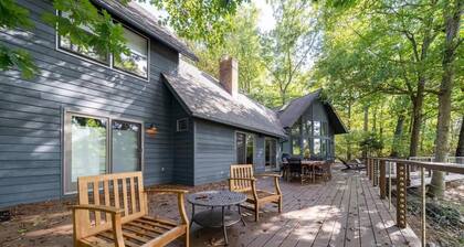 Exclusive Wooded Chalet w Magnificent River Views