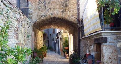 Casa Romantica in un Borgo Antico in Sabina