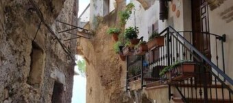 Casa Romantica in un Borgo Antico in Sabina