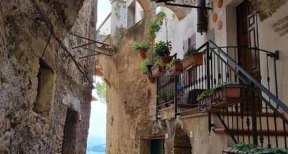 Casa Romantica in un Borgo Antico in Sabina