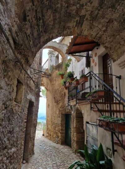 Casa Romantica in un Borgo Antico in Sabina