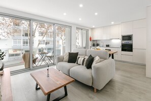 TV - Casa das Ondas - Modern flat with garage (Nazaré)