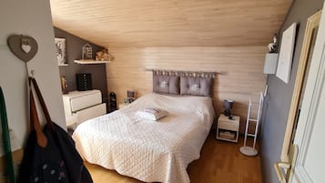 3 bedrooms, iron/ironing board, free WiFi, bed sheets