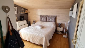 3 slaapkamers, een strijkplank/strijkijzer, gratis wifi, beddengoed
