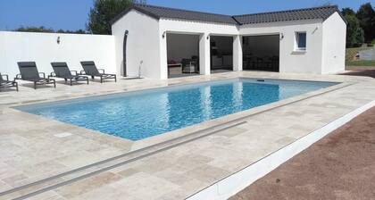 Villa 'Alice 8 Pers Avec Piscine' avec piscine privée, terrasse privée et Wi-Fi