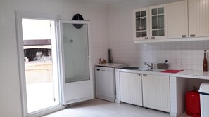 Refrigerador, microondas, horno, placa de cocina