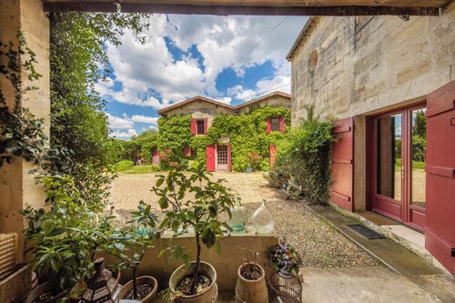 Petite maison 'Échappée Bel' avec terrasse partagée, jardin partagé et Wi-Fi