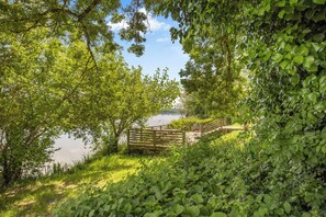 المنطقة المحيطة بالمنشأة