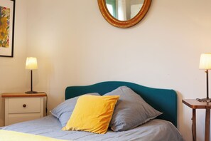 2 bedrooms, free WiFi, bed sheets - Holiday Home 'Lou Jas - Cassis' with Private Terrace and Wi-Fi (Cassis)