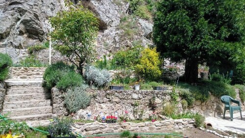 Apartment 'Gite Bulgarana - 4 Pers' with Private Garden and Wi-Fi