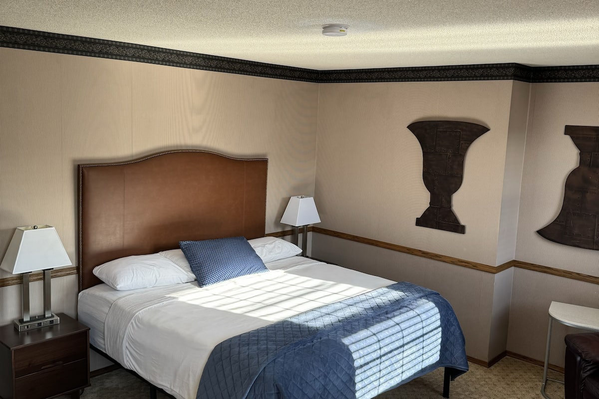 Room 107 | 1 bedroom, individually decorated, individually furnished, soundproofing
