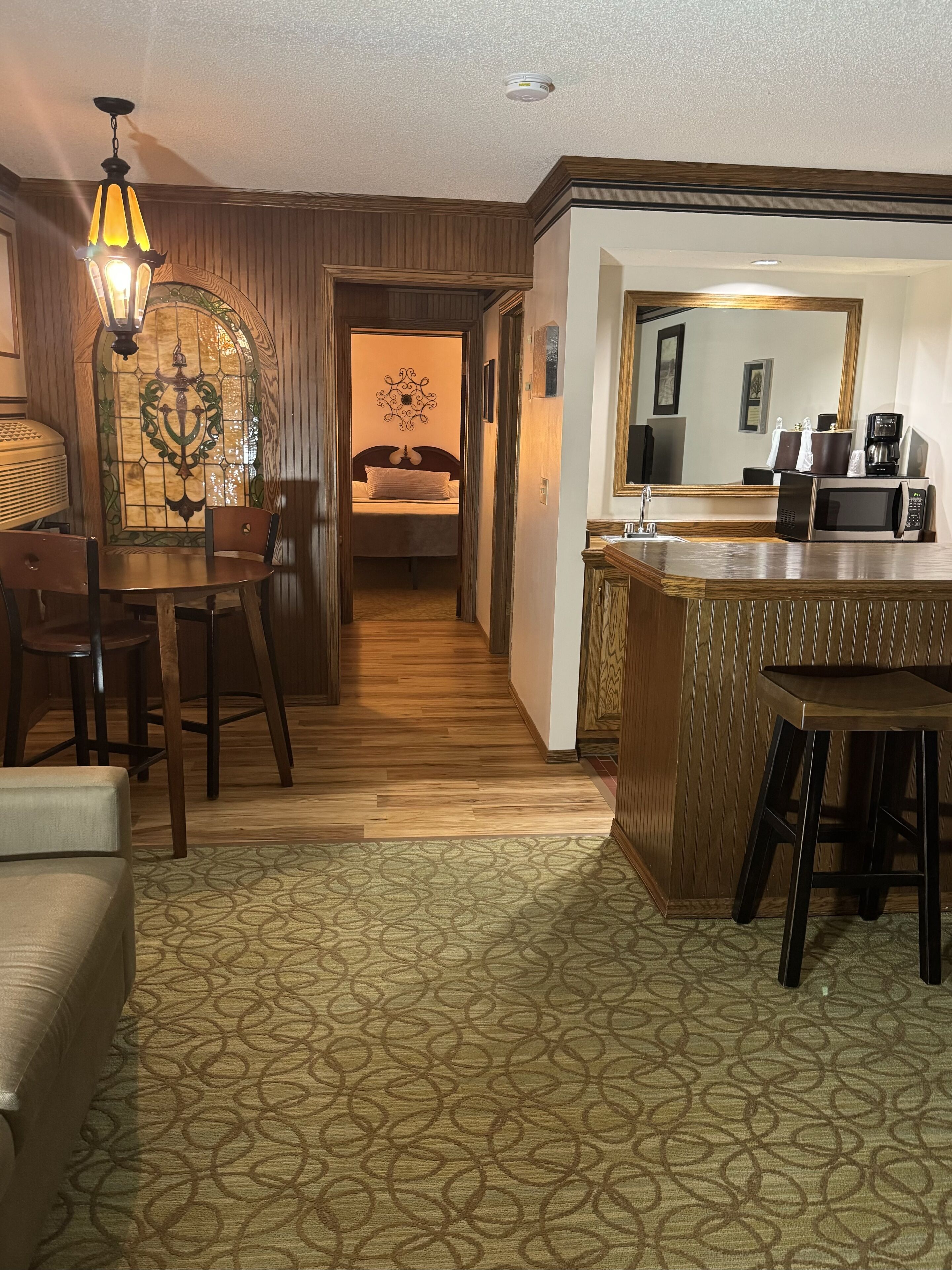 Deluxe-huone | Oleskelualue | 32–tuumainen taulutelevisio, jossa kaapelikanavat