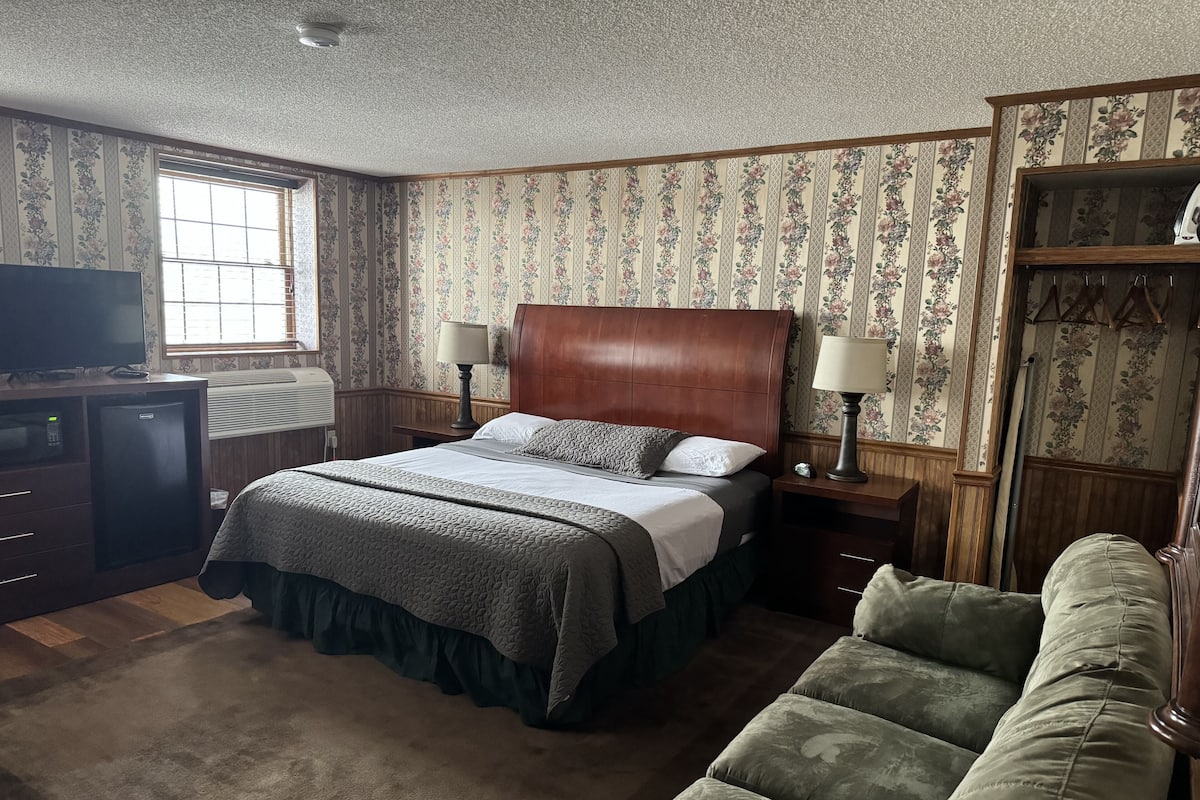 Room 112 | 1 bedroom, individually decorated, individually furnished, soundproofing