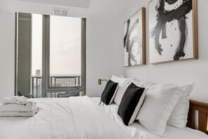 2 bedrooms, desk, iron/ironing board, WiFi - Bright Monochromatic 2BR in Tysons w / Amenities + Pools / Gym / Boro Area (McLean)