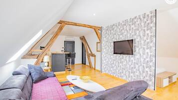 Fernseher, Tischtennisplatte