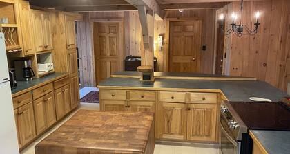 On River’s Bend, Northwoods Cabin on Apple River