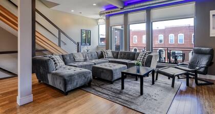 Modern & Stylish 3-Story Home w/ View of the Arch