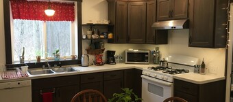 Cozy two bedroom house close to Middlefield, and not far from Route 80 and 422