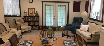 Cozy two bedroom house close to Middlefield, and not far from Route 80 and 422