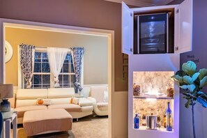 Interior - Family-friendly MTN luxury home in Poconos. Abundant spaces, and stunning views. (East Stroudsburg)