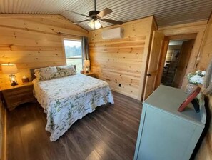 3 bedrooms, desk, iron/ironing board, travel cot
