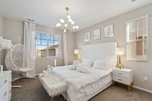 3 室のベッドルーム、デスク、アイロン / アイロン台、WiFi