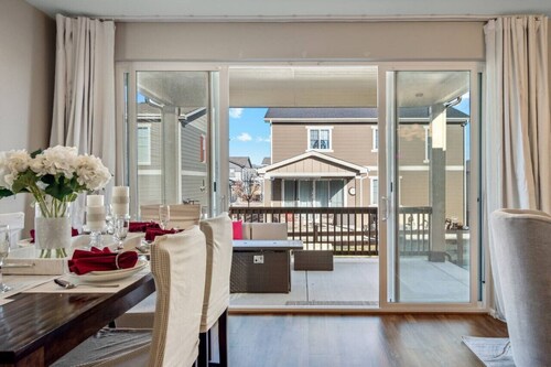 6mo+ Furnished Gem|3BR Aurora Home|WFH Ready