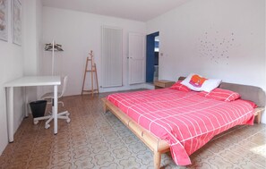 2 quartos, berço de viagem, Wi-Fi de cortesia, roupa de cama