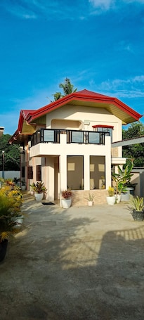 Exterior. La-Rivière: 3-bedroom family-sized house