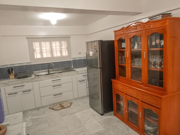 Fridge, microwave, stovetop, electric kettle