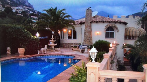 BEAUTIFUL VILLA WITH VIEWS OF THE SEA AND THE MOUNTAINS.
WITH WELLCOME PACK!!!!