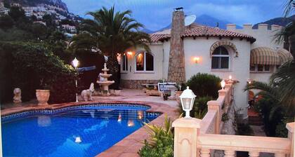 BEAUTIFUL VILLA WITH VIEWS OF THE SEA AND THE MOUNTAINS.
WITH WELLCOME PACK!!!!