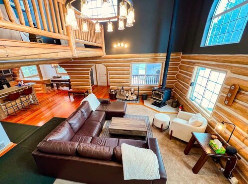 Glacier Dream Escape! 6 Bed / 4.5 Bath, Sleeps 12!