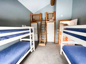 5 habitaciones, tabla de planchar con plancha, wifi y ropa de cama 