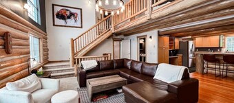 Glacier Dream Escape! 6 Bed / 4.5 Bath, Sleeps 12!