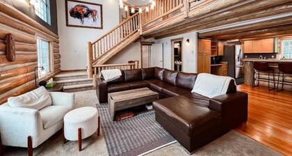 Glacier Dream Escape! 6 Bed / 4.5 Bath, Sleeps 12!