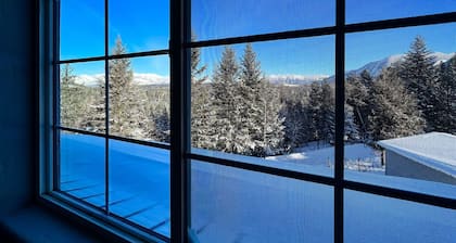 Glacier Dream Escape! Pet Friendly, 6 Bed / 4.5 Bath, Sleeps 12, Private Acreage, Trees Galore!