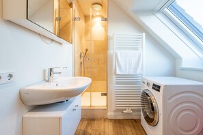 Shower, hair dryer, towels