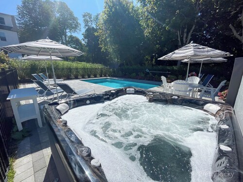 Tonset Manor: 232-O  East Orleans Vacation Estate Includes Guest House, Heated Pool, Hot Tub