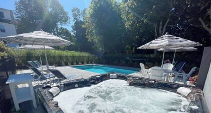 Tonset Manor: 232-O East Orleans Vacation Estate Includes Guest House, Heated Pool, Hot Tub