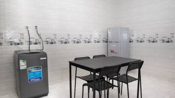 Apartemen Mewah | Makan di kamar