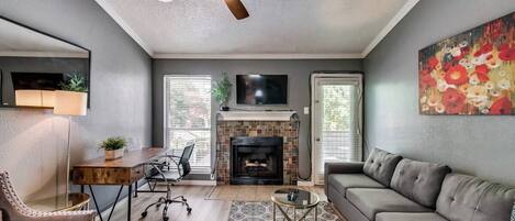 Smart TV, fireplace