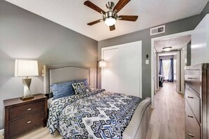 2 chambres, coffres-forts dans les chambres, bureau