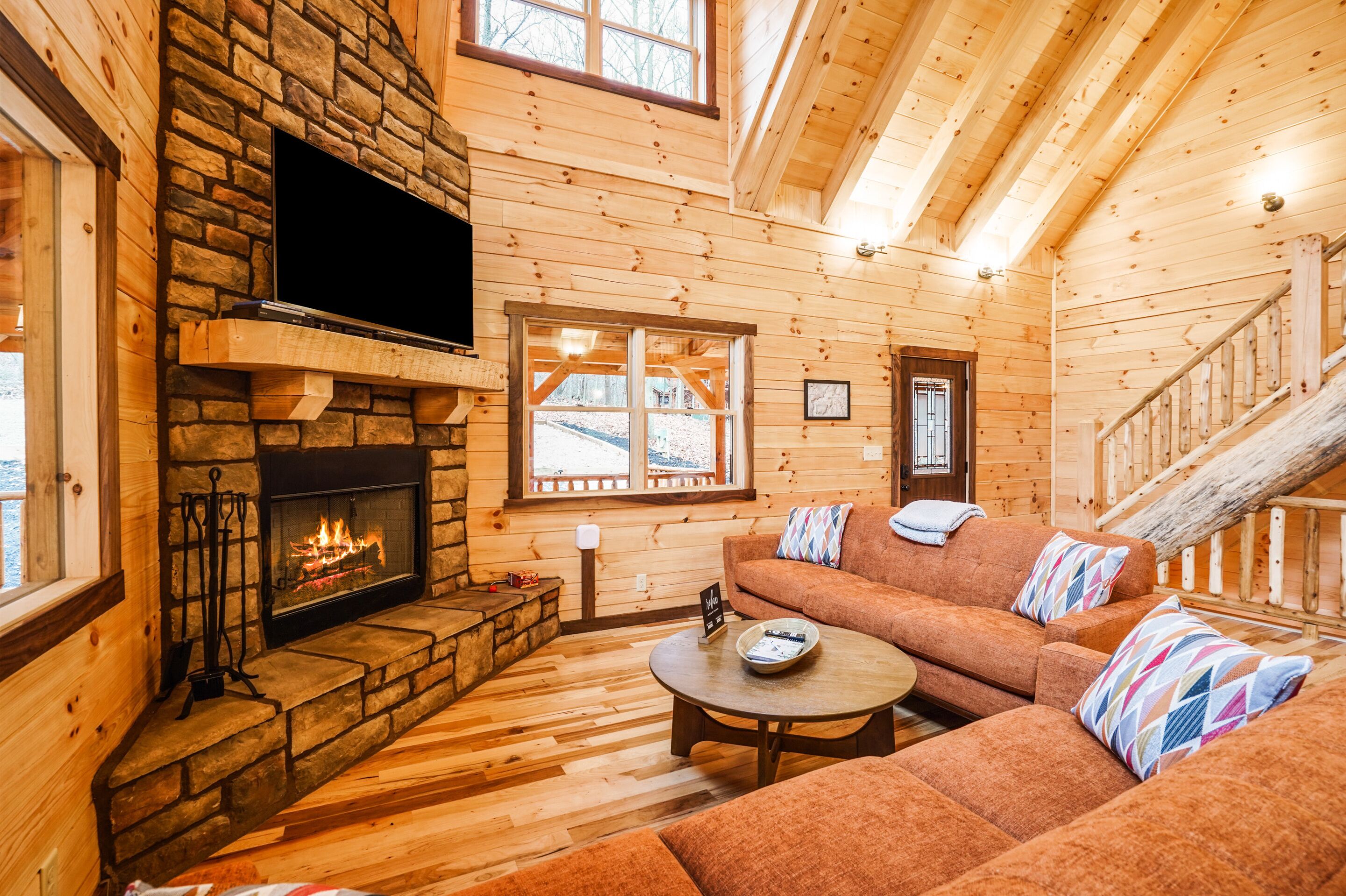 Red Fox Cabin | Hocking Hills, Hot Tub, EV Charger Reviews, Deals