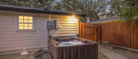 Tina de hidromasaje al aire libre